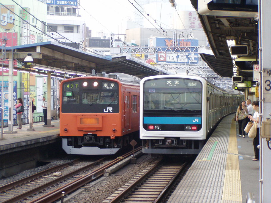 御茶ノ水界隈を通過する列車 御茶ノ水界隈を通過する列車